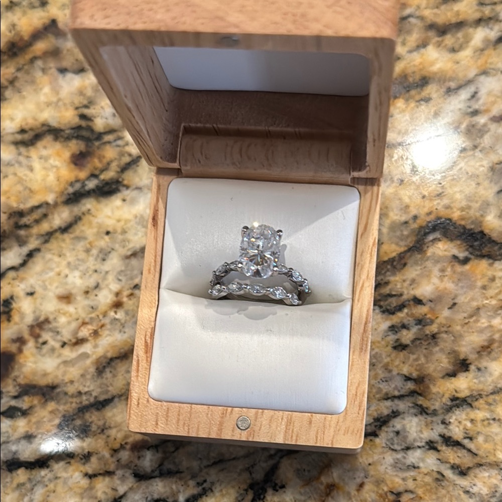 Elegant Silver Ring with Three Stone Diamond Design